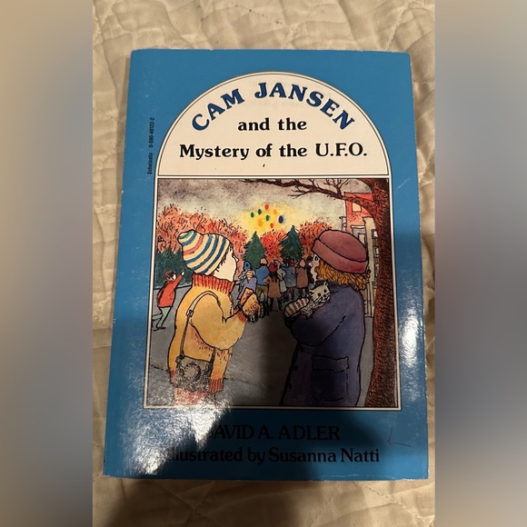 Cam Jansen and the mystery of the U.F.O - Picture 1 of 9